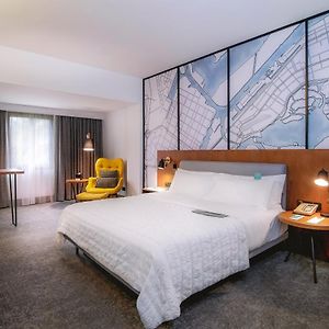 Club King Room
